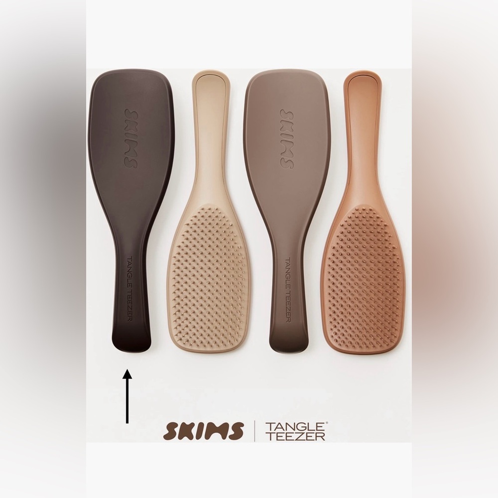 SKIMS Tangle Teaser The Ultimate Detangler Hair Brush - Picture 9 of 10